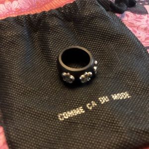 Comme Ca Du Mode black and cross ring